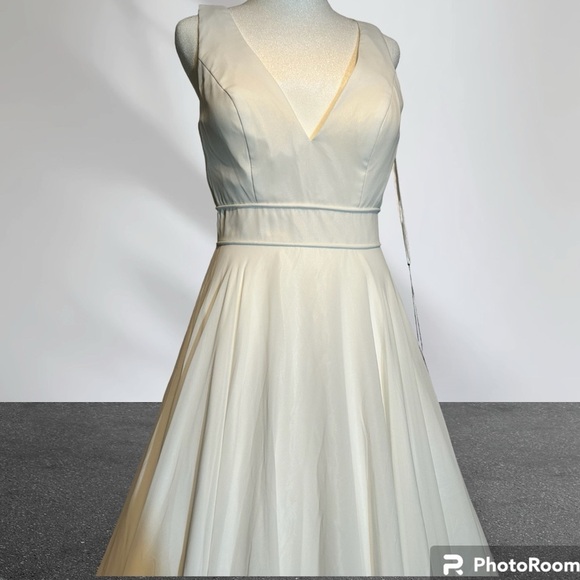 leena For Mac Duggal David’s Bridal White Tulle Chiffon V Neck Wedding Dress 12 - Picture 5 of 11